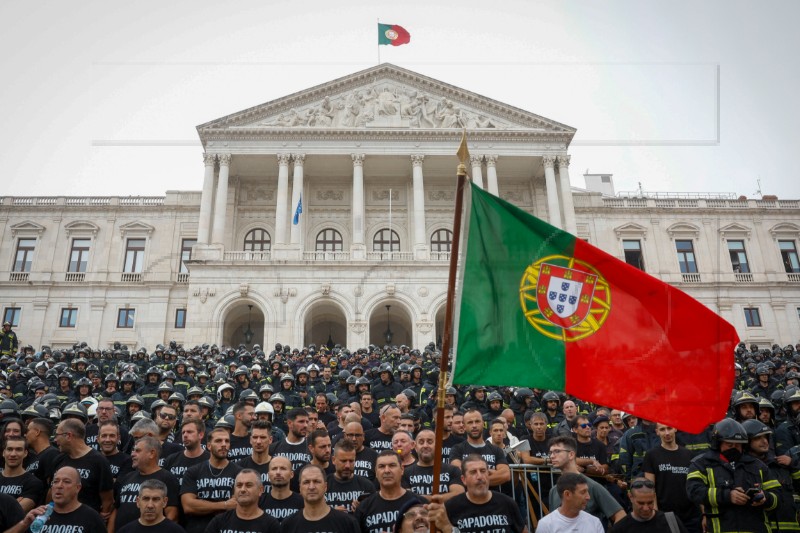 PORTUGAL FIREFIGHTERS DEMONSTRATION