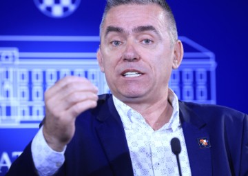 Stipo Mlinarić Ćipe iz Domovinskog pokreta održao konferenciju za medije