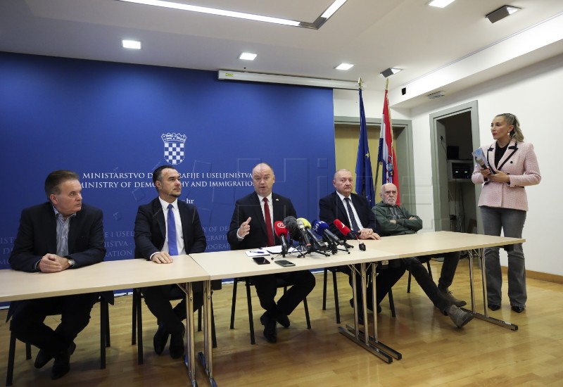 Konferencija za medije ministra Šipića