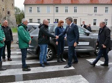 Plenković i Medved uz nabujalu Dobru u Ogulinu