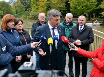 Plenković i Medved uz nabujalu Dobru u Ogulinu