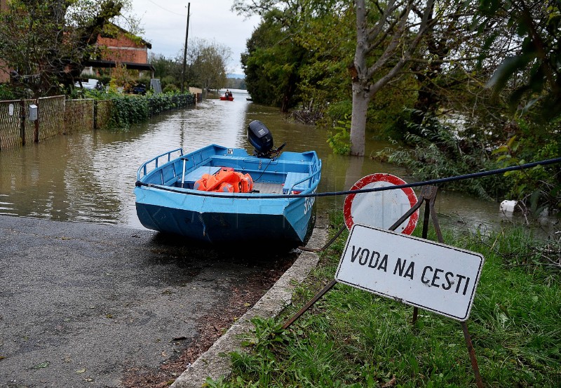 U porastu vodostaj Kupe u Karlovcu