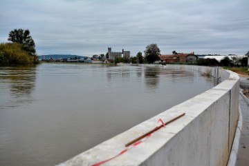 U porastu vodostaj Kupe u Karlovcu