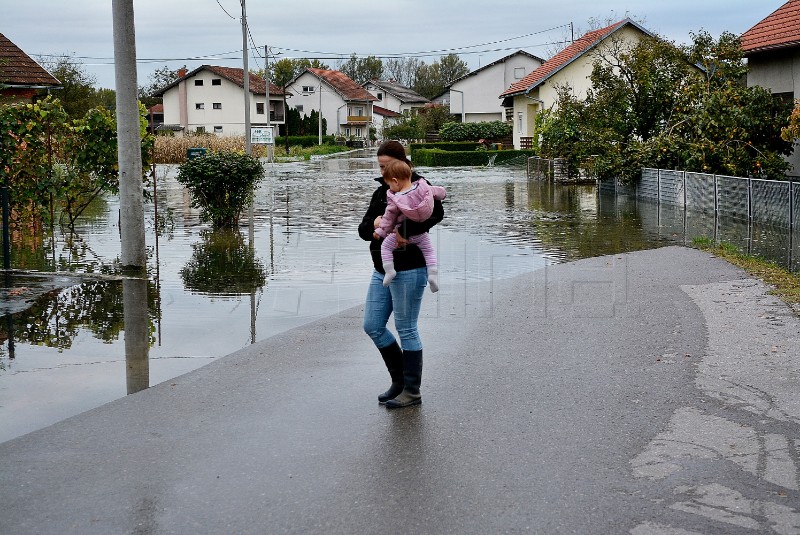 U porastu vodostaj Kupe u Karlovcu