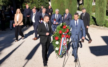 Položeni vijenci u počast svima koji su položili svoje živote u obrani Zadra