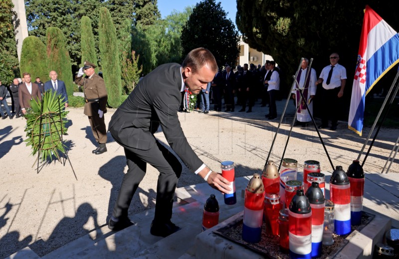 Položeni vijenci u počast svima koji su položili svoje živote u obrani Zadra