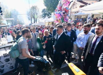 Milanović posjetio manifestaciju 'Bela nedeja'