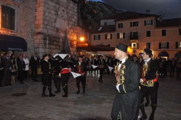 Milanović prisustvovao izvedbi tradicionalnog kola svetog Tripuna