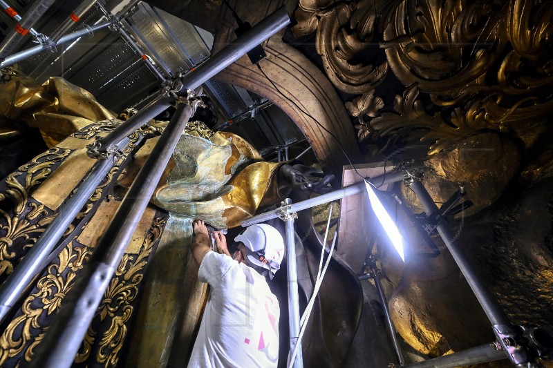 VATICAN ST PETER BASILICA RESTORATION