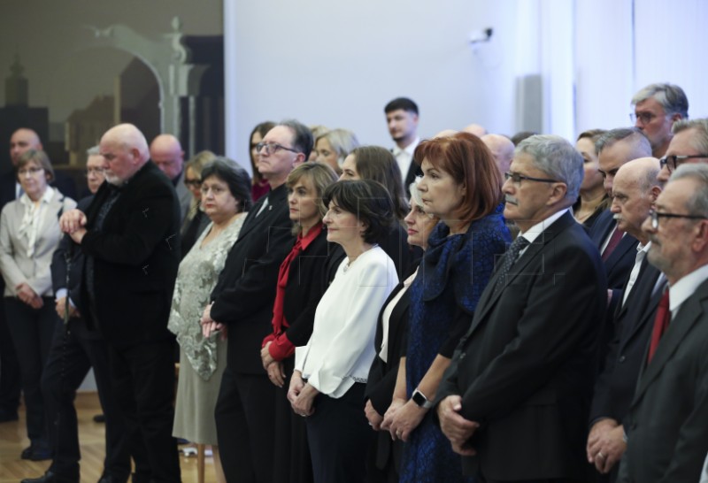 Predsjednik odlikovao zaslužne pojedince i udruge