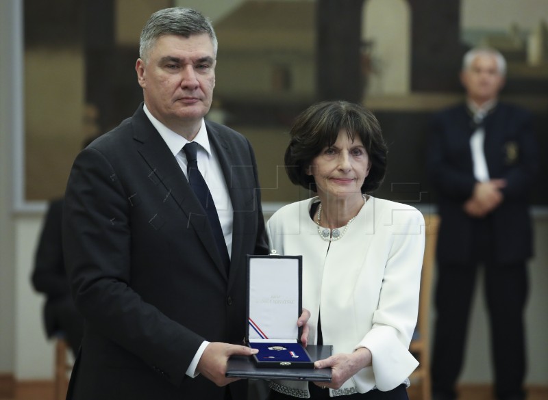 Predsjednik odlikovao zaslužne pojedince i udruge