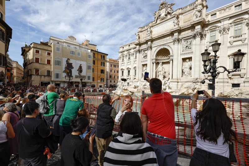 ITALY TREVI FOUNTAIN