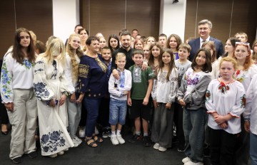 Plenković i Zelenski s ukrajinskom djecom