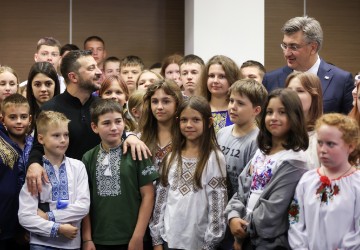 Plenković i Zelenski s ukrajinskom djecom