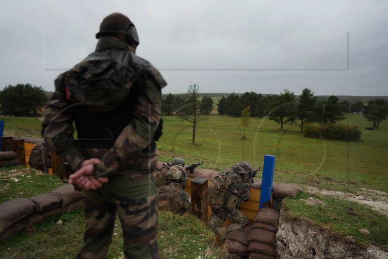 FRANCE UKRAINE TRAINING TROOPS