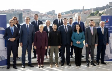 Zajednička fotografija sudionika 3. sastanka na vrhu Ukrajina - Jugoistočna Europa