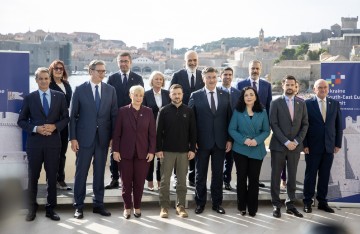 Zajednička fotografija sudionika 3. sastanka na vrhu Ukrajina - Jugoistočna Europa