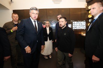 Plenković i Zelenski obišli Spomen sobu dubrovačkim braniteljima