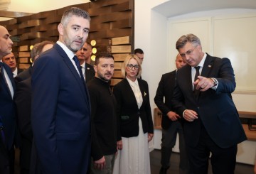 Plenković i Zelenski obišli Spomen sobu dubrovačkim braniteljima