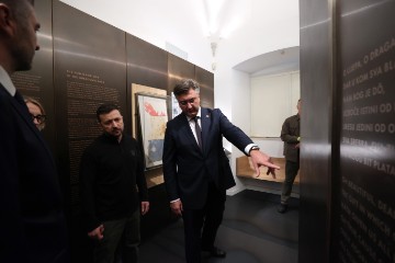 Plenković i Zelenski obišli Spomen sobu dubrovačkim braniteljima