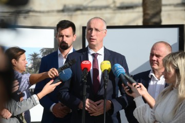 Gradonačelnik Ivica Puljak i njegovi zamjenici održali konferenciju za novinare 