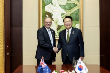 LAOS SOUTH KOREA AUSTRALIA SUMMIT