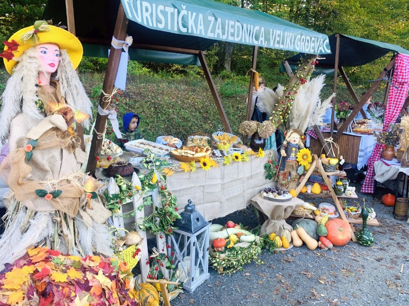 Komušana i Fijakerijada oživjeli tradiciju života na selu