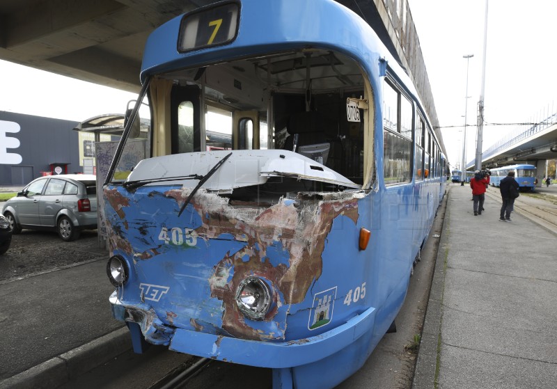 Sudar tramvaja i autobusa na rotoru u Zapruđu 