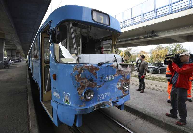 Sudar tramvaja i autobusa na rotoru u Zapruđu 