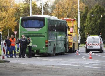 Sudar tramvaja i autobusa na rotoru u Zapruđu 