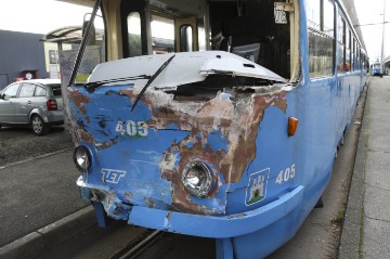 Sudar tramvaja i autobusa na rotoru u Zapruđu 