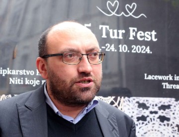 Rijeka: Izložbom na postamentima na Korzu započeo 5. Tur Fest