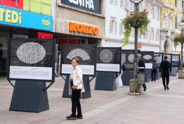 Rijeka: Izložbom na postamentima na Korzu započeo 5. Tur Fest