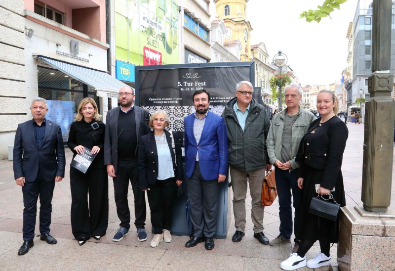 Rijeka: Izložbom na postamentima na Korzu započeo 5. Tur Fest