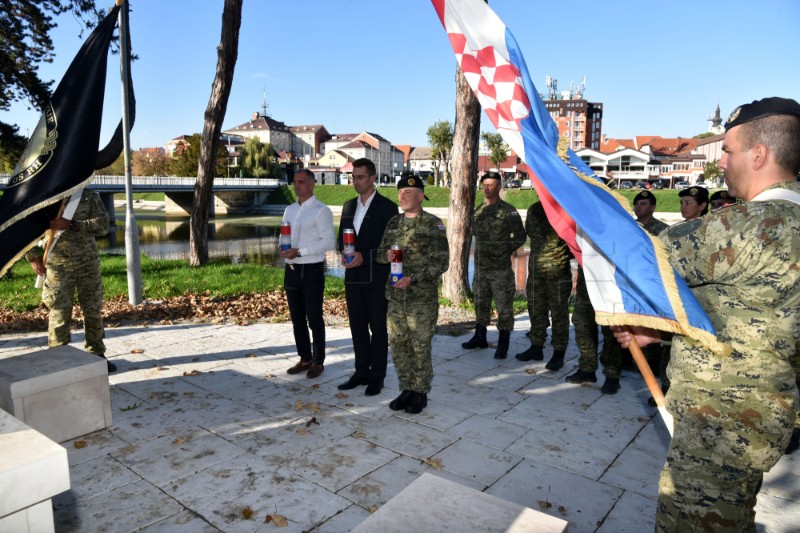 Tradicionalna hodnja pripadnika Pukovnije vojne policije 'Bojnik Alfred Hill'