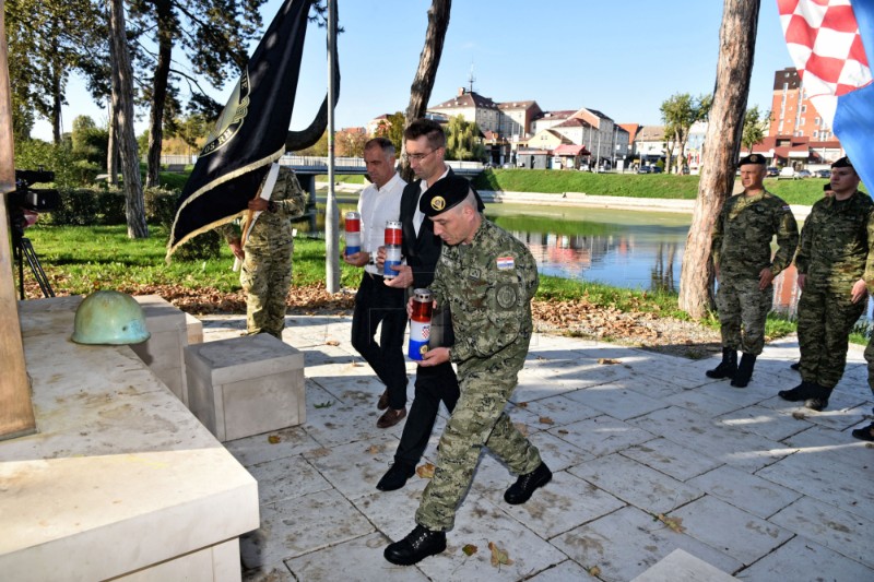 Tradicionalna hodnja pripadnika Pukovnije vojne policije 'Bojnik Alfred Hill'