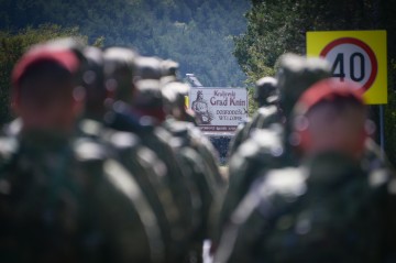 Novi vođe postrojba HV-a završili hodnju od Udbine do Knina