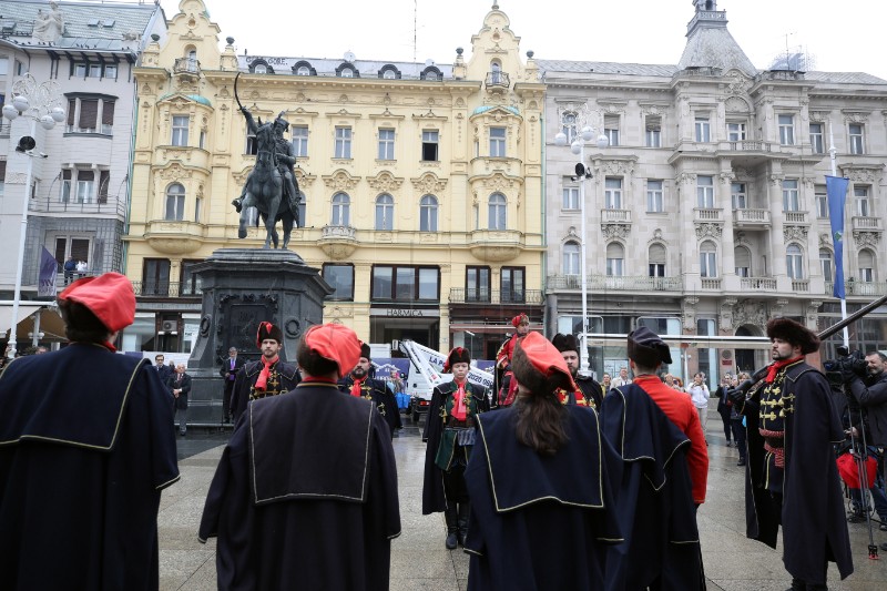 Svečanost smjene straže pješačko-konjičkog postroja Kravat pukovnije