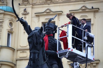 Svečanost smjene straže pješačko-konjičkog postroja Kravat pukovnije