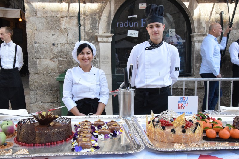 Dubrovnik: Na Stradunu održana humanitarna "Dubrovačka trpeza“