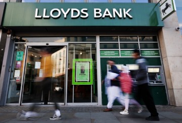 BRITAIN LLOYDS BANK PROFITS