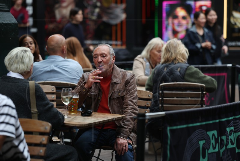 BRITAIN OUTDOOR SMOKING BAN