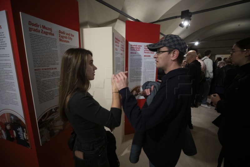 Otvorena izložba "U zagrljaju gluhosljepoće"