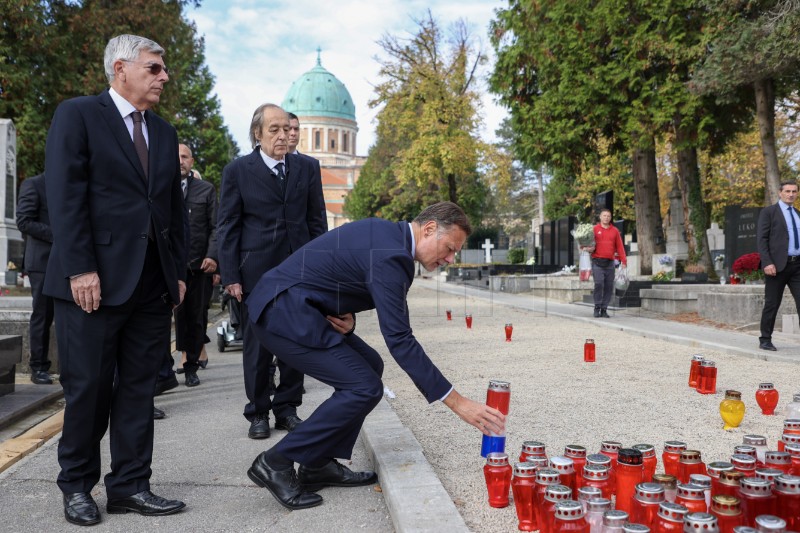 Jandroković položio vijenac i zapalio svijeću na Mirogoju