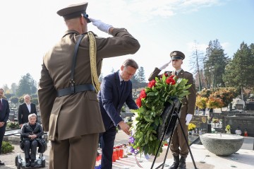 Jandroković položio vijenac i zapalio svijeću na Mirogoju