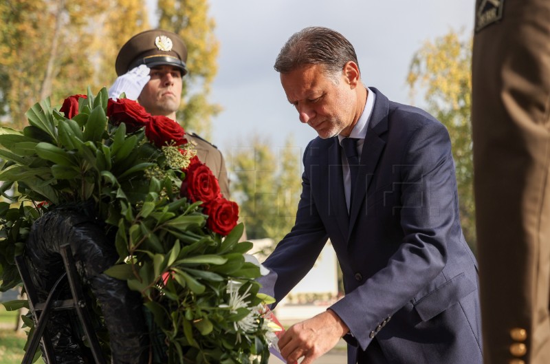 Jandroković položio vijenac i zapalio svijeću na Mirogoju