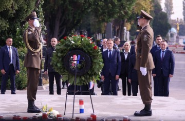 Jandroković položio vijenac i zapalio svijeću na Mirogoju