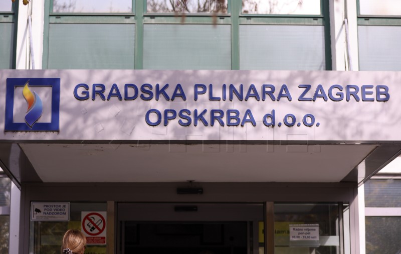 Građani ispred Gradske plinare Zagreb