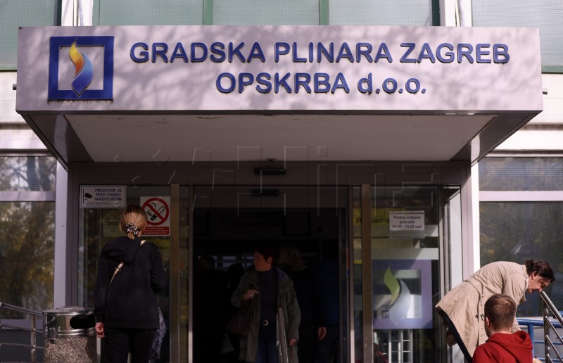 Građani ispred Gradske plinare Zagreb