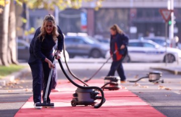 Priprema crvenog tepiha za dolazak predsjednika Milanovića u MORH